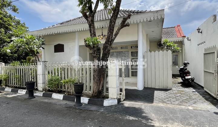 Classic Vintage House Near Malioboro and Kraton Within the Fortress