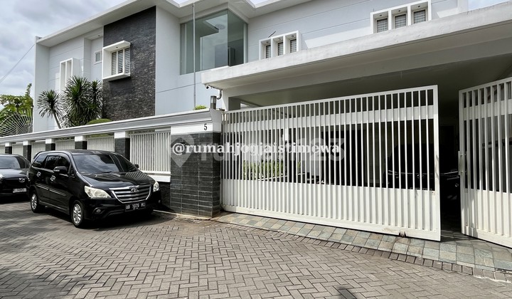 Rumah Mewah Dalam Lingkungan Bagus Dekat RS Happy Land Timoho Rumah Mewah Dalam Lingkungan Bagus Dekat RS Happy Land Timoho