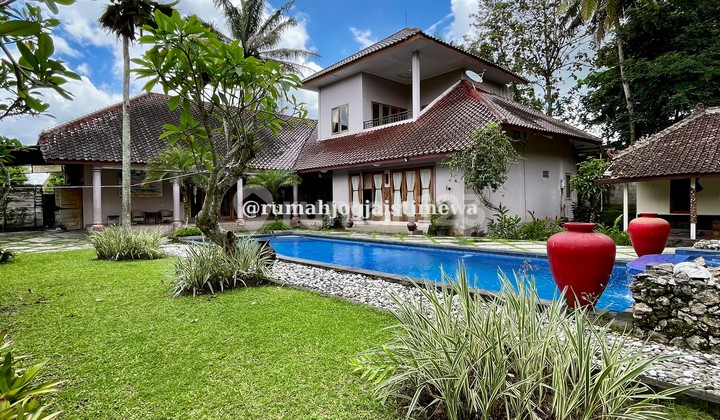 Villa Area 2900 m With Swimming Pool North UII JL Kaliurang Km17
