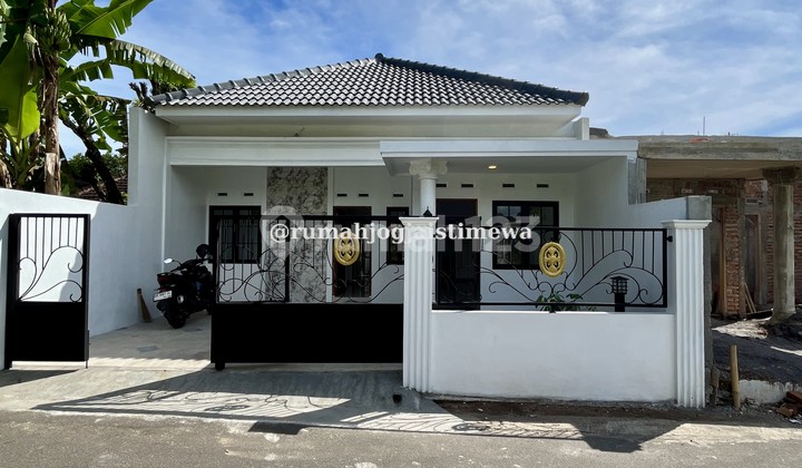 New House in North Godean Market Near At Taurots Hospital Seyegan