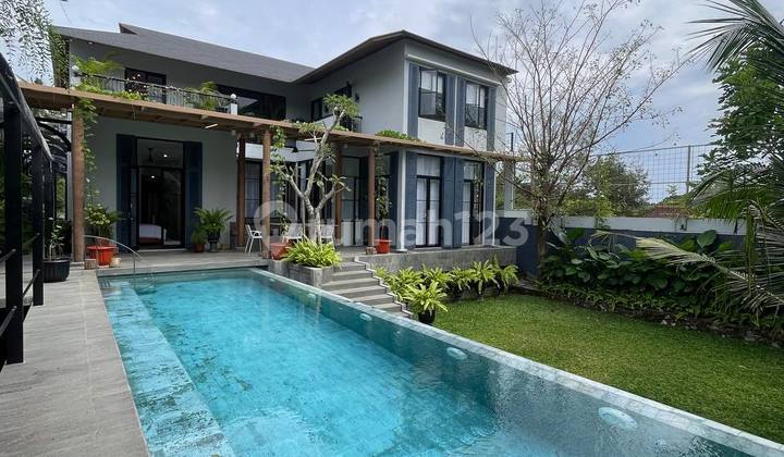 Villa Fully Furnished with Swimming Pool near UII Jl Kaliurang