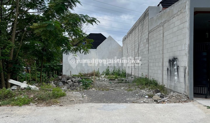 Land in North Wedomartani with Model Elementary School View of Mount Merapi