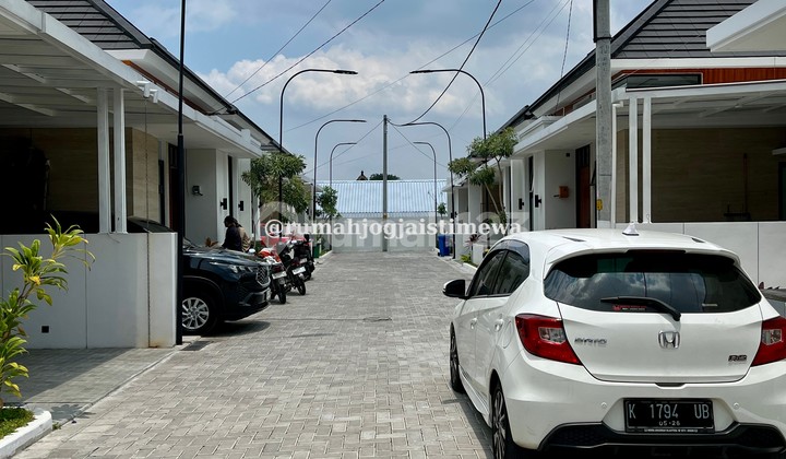 Fully Furnished House in the JL Tajem Wedomartani Housing Complex 2