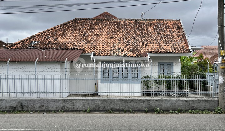 Rumah Classic Tengah Kota Dekat RS Bethesda Pinggir Jalan Besar 2