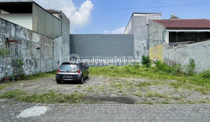 Land on JL Perumnas Seturan Condongcatur, near UPN and STIE YKPN