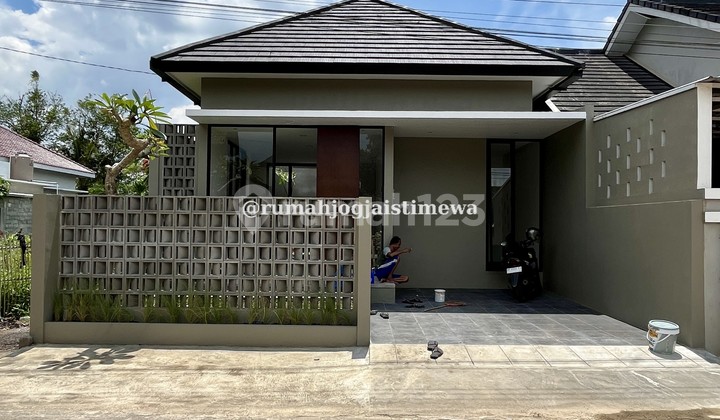 Rumah Baru di Utara Pasar Godean Dekat RS At Taurots Seyegan