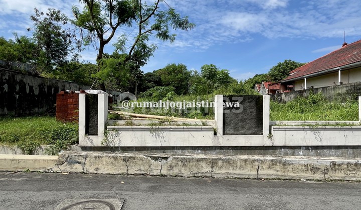 Land on JL Kaliurang Km 7.5 Banteng, near UGM and Pasar Kolombo Land on JL Kaliurang Km 7.5 Banteng, near UGM and Pasar Kolombo