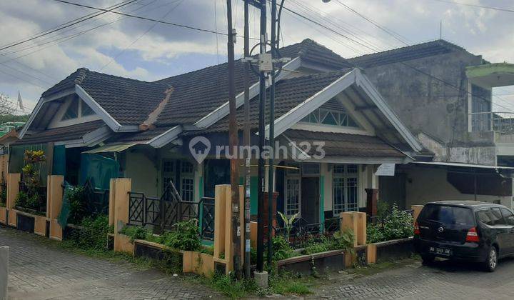 Rumah Besar Dalam Perumahan di Gamping Dekat Al Azhar Dan Unjani 1