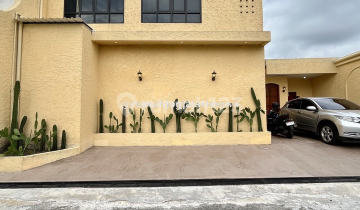 Villa at JL Kaliurang Km 11 With Swimming Pool Full Furniture Villa at JL Kaliurang Km 11 With Swimming Pool Full Furniture