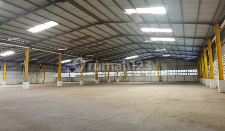 For Rent Warehouse 2300 m² in Petir