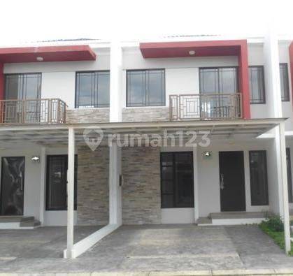 Disewakan Rumah Cluster Asia di Green Lake City 1