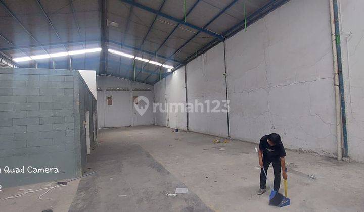 Disewakan  Gudang  820  m²  di  Meruya   2