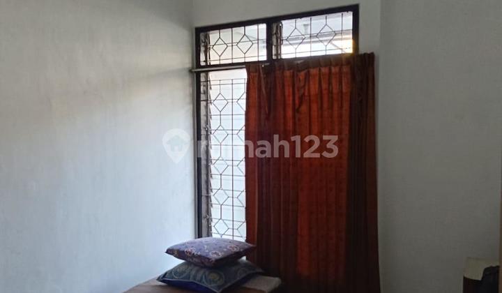 UMAH STRATEGIS DI MANYAR KERTOADI, ROW JALAN LEBAR 2