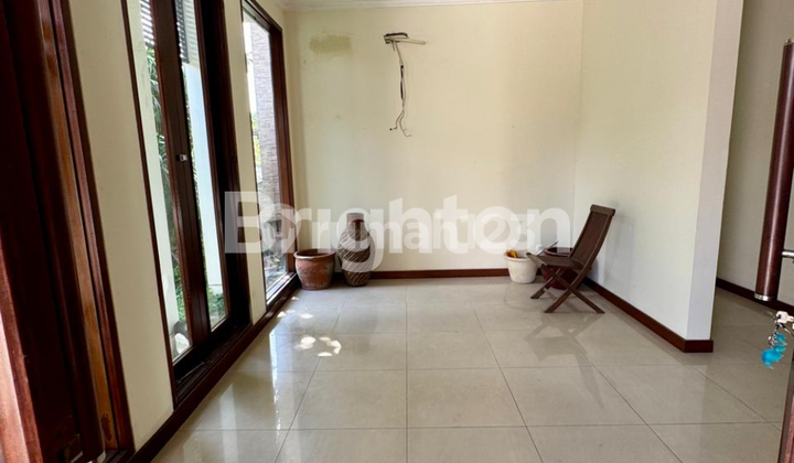 Rumah Kawasan Elite Surabaya Barat Graha Famili Kondisi Bagus Terawat 2