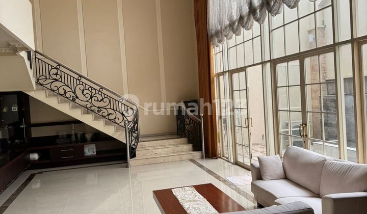 Rumah Mewah Special Price, Villa Sentra Raya Strategis
