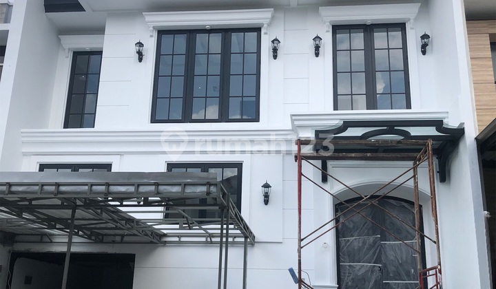 New House American Classic Design The Mansion Pakuwon Indah One Step Towards Graha Family Citraland 1