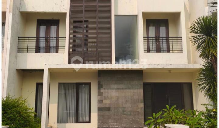 4M House In Pakuwon Indah One Step Away to Graha Family Citraland 2