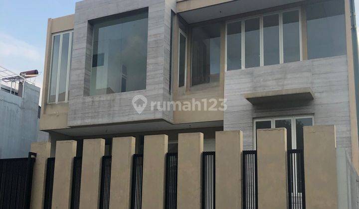 Rumah Minimalis Modern Citraland Terdekat Menuju Pakuwon Indah , Graha Family 1