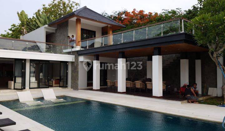 LUXURY VILLA ON THE BEACHLINE IN NUSA DUA 1