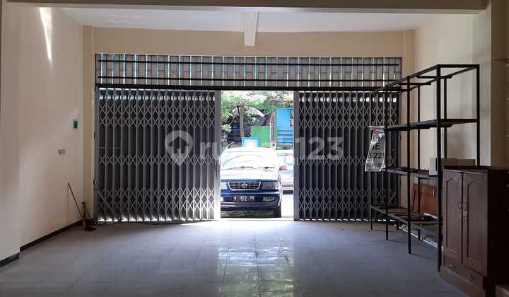 Strategic Shop House for Sale Near Mergan Market, Central Malang City 2