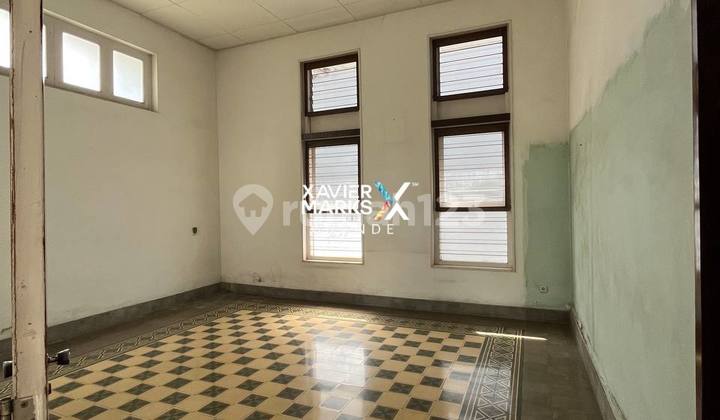 For Sale Classic Well-Maintained House Suitable for Hotel Business, Guest House, Restaurant, etc. on Gunung2 Street, Malang 2