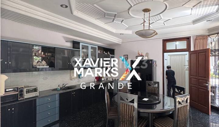 Disewakan Rumah Klasik Modern Full Furnished di Jalan Pulau Pulau, Kota Malang 2