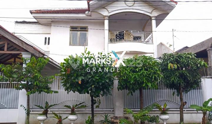Dijual rumah 2 lantai di Jalan Bunga Bunga, Tengah Kota Malang Dijual rumah 2 lantai di Jalan Bunga Bunga, Tengah Kota Malang
