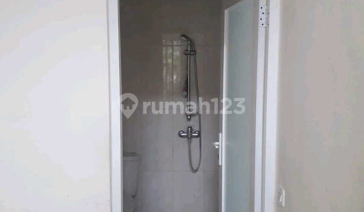 Disewakan Rumah Hook 2 Lantai di Araya, Kota Malang 2