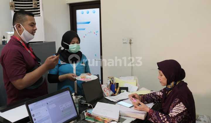 House for Sale + Active Wholesale & Retail Business in the Sulfat Area, Malang 2