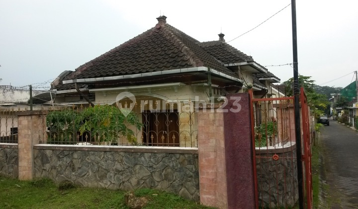 For Sale, Ready-to-Occupy House Within a Cluster on Teluk-teluk Arjosari Street, Malang 2
