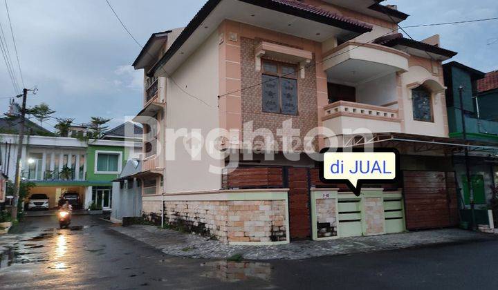 RUMAH 3 LANTAI FAJAR INDAH 1