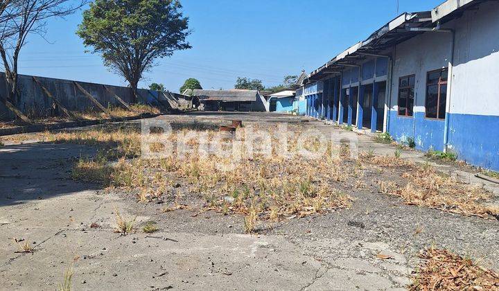 BANGUNAN BEKAS GARASI BUS, LEBAR DEPAN 24 METER, BISA UNTUK EKSPEDISI, DAN KAN UNTUK DIBANGUN GUDANG, AKSES JALAN PROVINSI 2