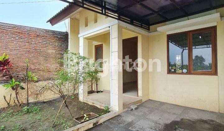 RUMAH KOMPLEK PERUMAHAN DI SINGOPURAN KARTASURA 1