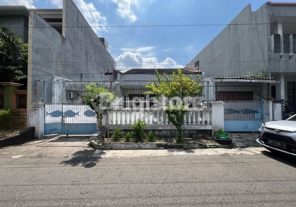 Rumah Strategis Di Jalan Utama Fajar Indah Colomadu Solo Rumah Strategis Di Jalan Utama Fajar Indah Colomadu Solo