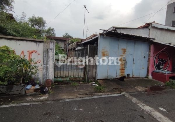 Rumah Hitung Tanah Dekat Piere Tendean Nusukan Solo