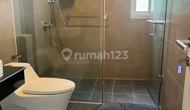 Disewakan Rumah Cantik Siap Huni Swimming Pool Di De Park Bsd