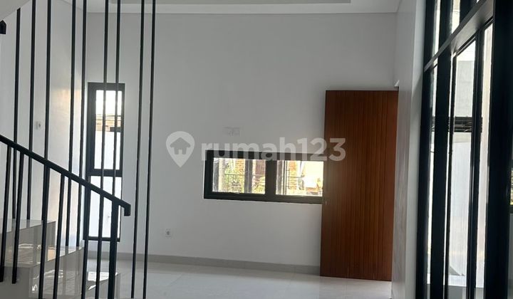 Beautiful House Ready to Live in Cirendeu for Sale 2