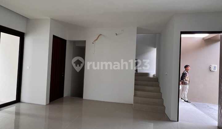 For Sale Beautiful and Nice House in Citra Garden Serpong 2