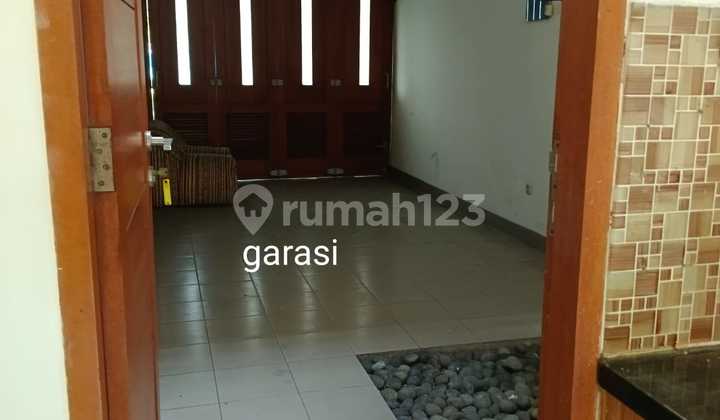 Rent-ready house in a strategic location, Jatiwaringin, East Jakarta.