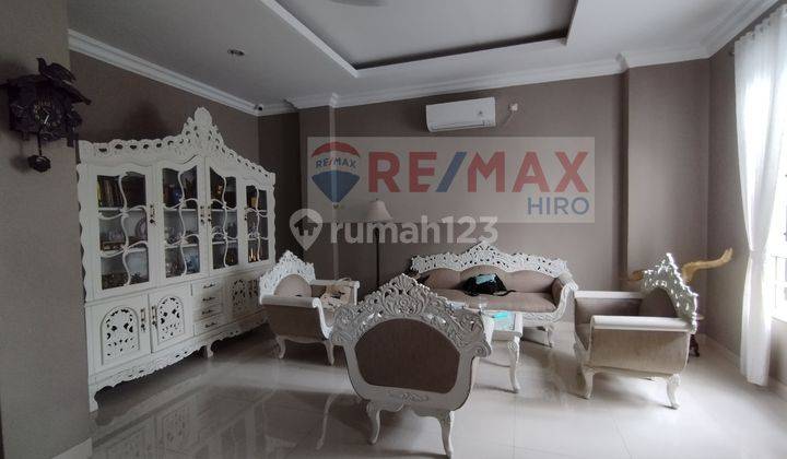 Rumah 3 Lantai Pinggir Jalan Raya Kebon Jeruk Bagus Semi Furnished SHM 2