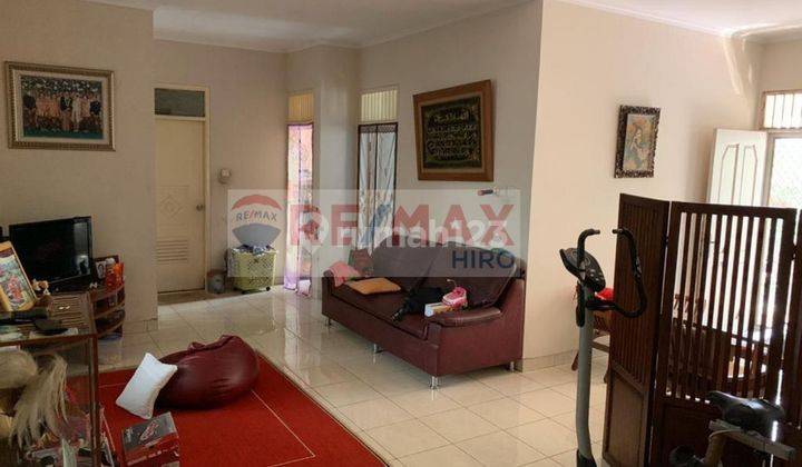 Rumah Bagus Semi Furnished Pejompongan Dekat Perkantoran 2