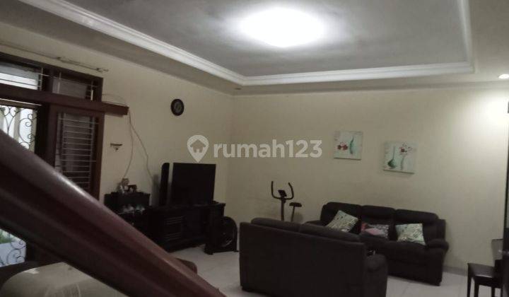 Rumah Hook Luas dan Asri di Kemang Pratama 2