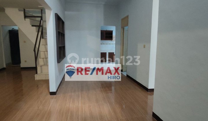 House For Sale Near Galaxy 2