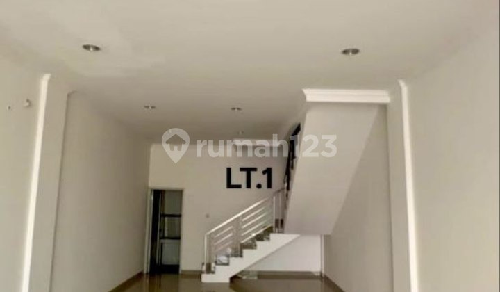 Newly Renovated 3.5-Story Shop House in Pekayon 2