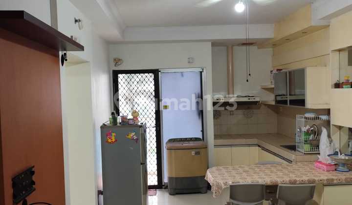 Sewa Apartemen mediterania 2 Furnish Simpel 3+1 bed Lantai Rendah