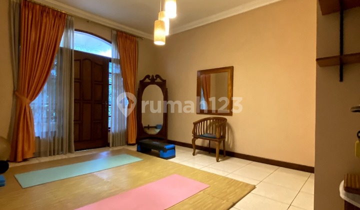 Rumah Classy, Elegan+ Material Solid Jati di Lokasi Strategis 2