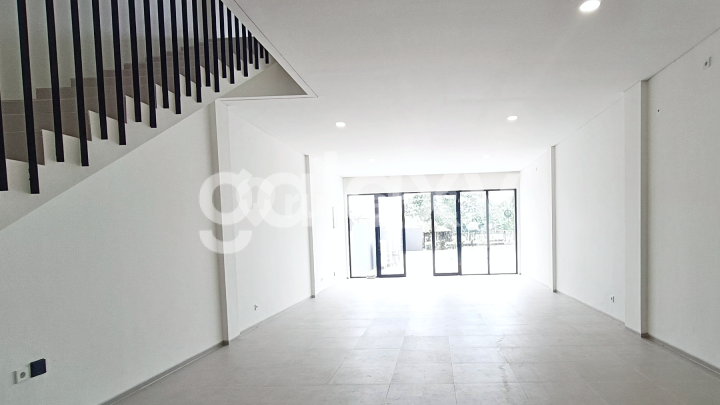 RENT NEW 2-UNIT ROW SHOPHOUSE STRATEGICALLY LOCATED ON CENTRAL PARK MERR ROADSIDE 2