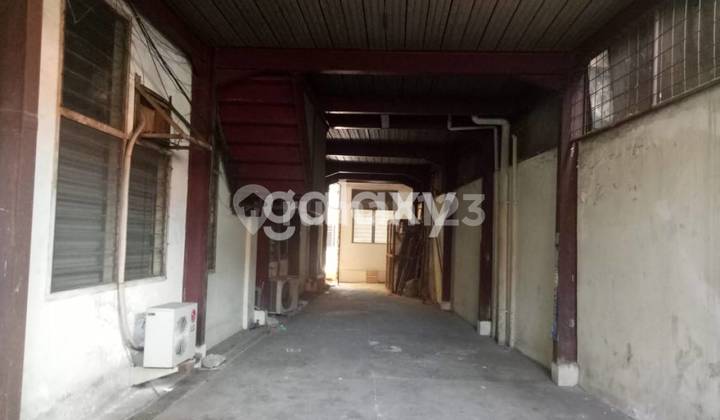 RUMAH LAMA TERAWAT @ KREMBANGAN LOKASI COCOK UNTUK USAHA 3