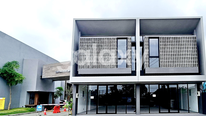 SEWA RUKO BARU JEJER 2 STRATEGIS PINGGIR JALAN CENTRAL PARK MERR