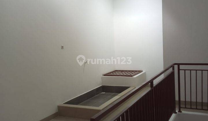 Disewakan Rumah Taman Palem Lestari - Bagus Baru Renovasi Siap Huni - Minimal Sewa 2 thn (E)   2